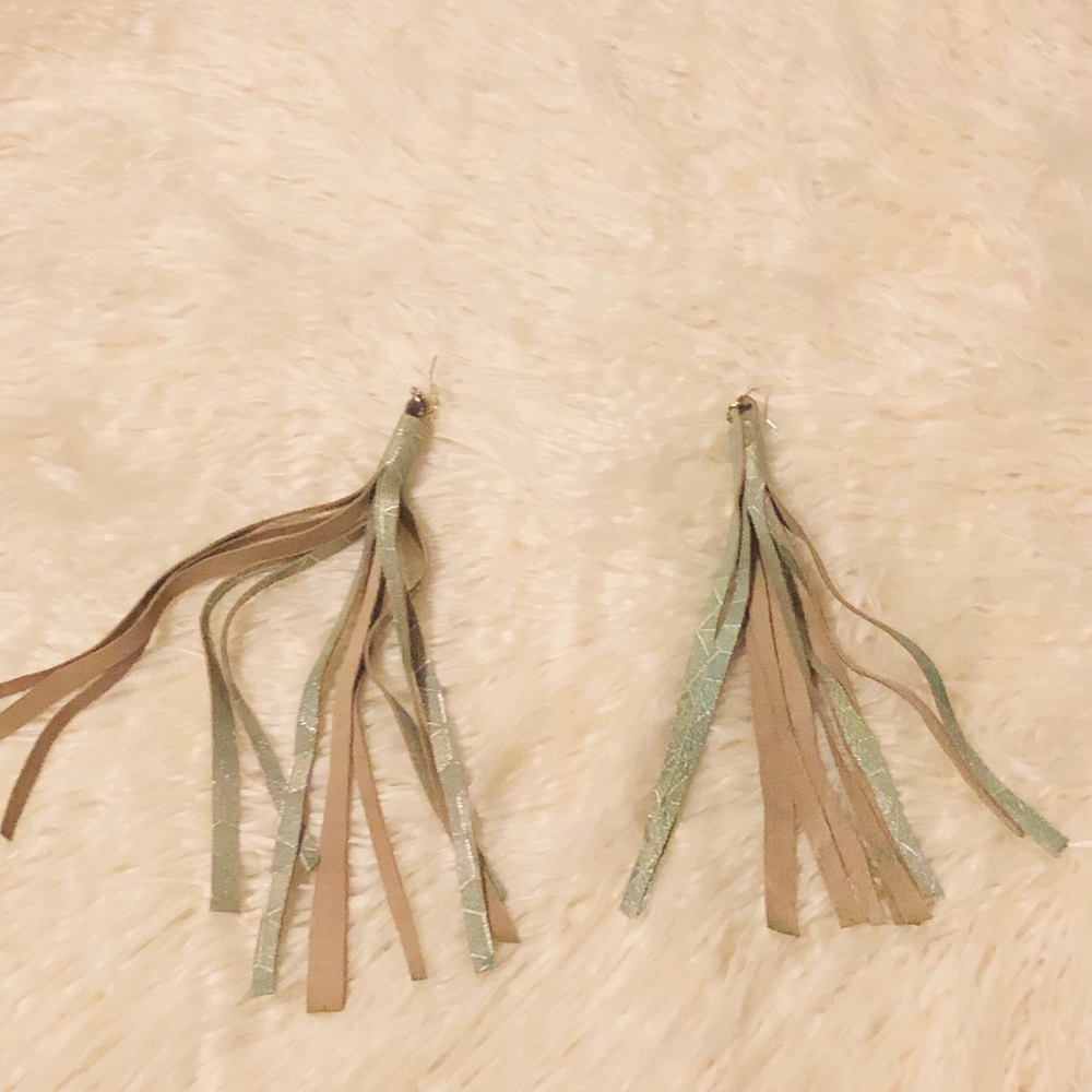 Mint leather fringe tassel earrings - Picture 5 of 6